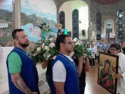 FiÃ©is lotaram o SantuÃ¡rio de Laranjeiras do Sul na abertura das Novenas de Nossa Senhora Aparecida